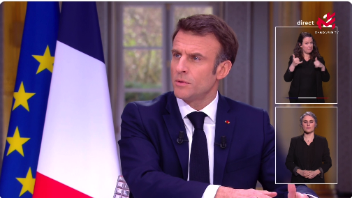 法国总统马克龙接受电视台采访，回答民众关切，阐释政府立场，希望平息事态